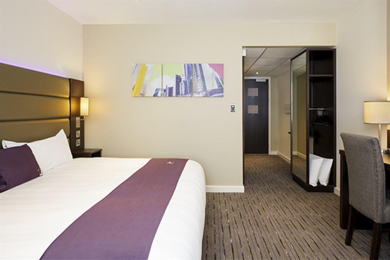 Premier Inn Glasgow Milngavie Esterno foto