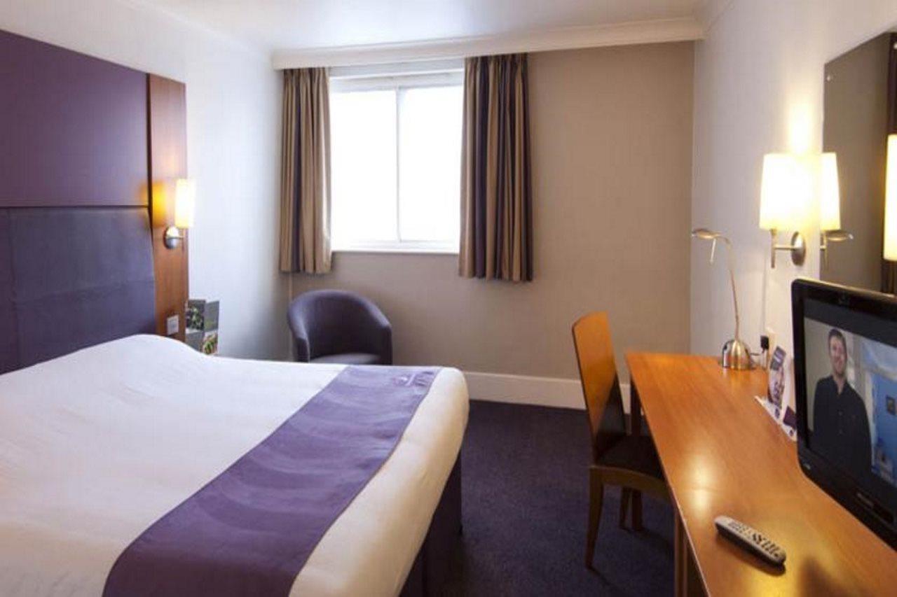 Premier Inn Glasgow Milngavie Esterno foto
