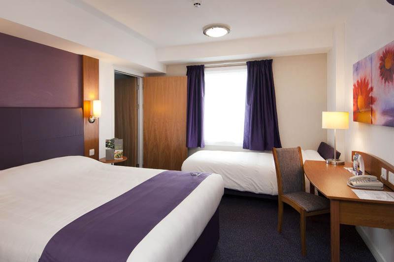 Premier Inn Glasgow Milngavie Esterno foto