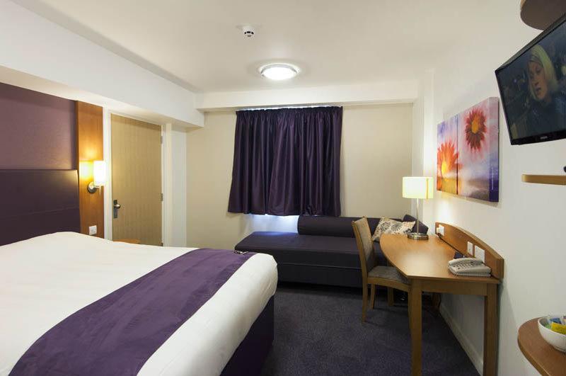 Premier Inn Glasgow Milngavie Esterno foto